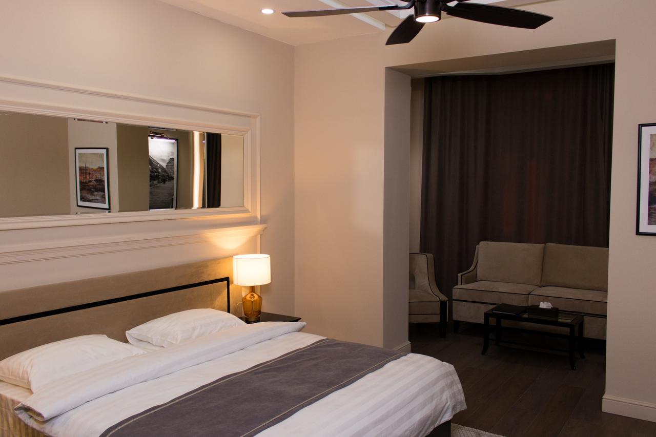 Madison Ave Hotel Bishkek Exterior photo