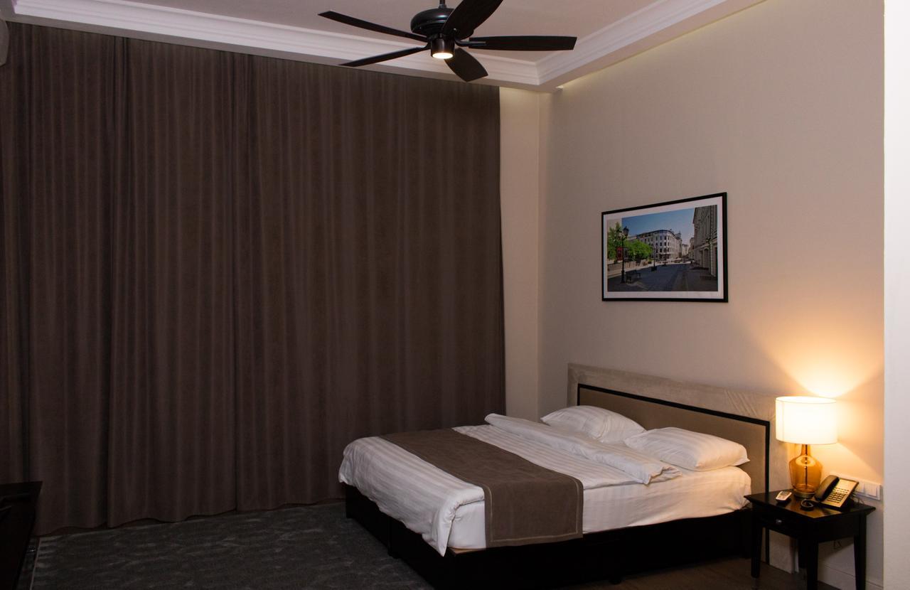Madison Ave Hotel Bishkek Exterior photo